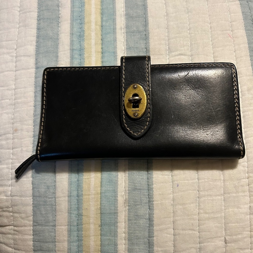 Fossil Leather Wallet With Turnlock Open - image 1